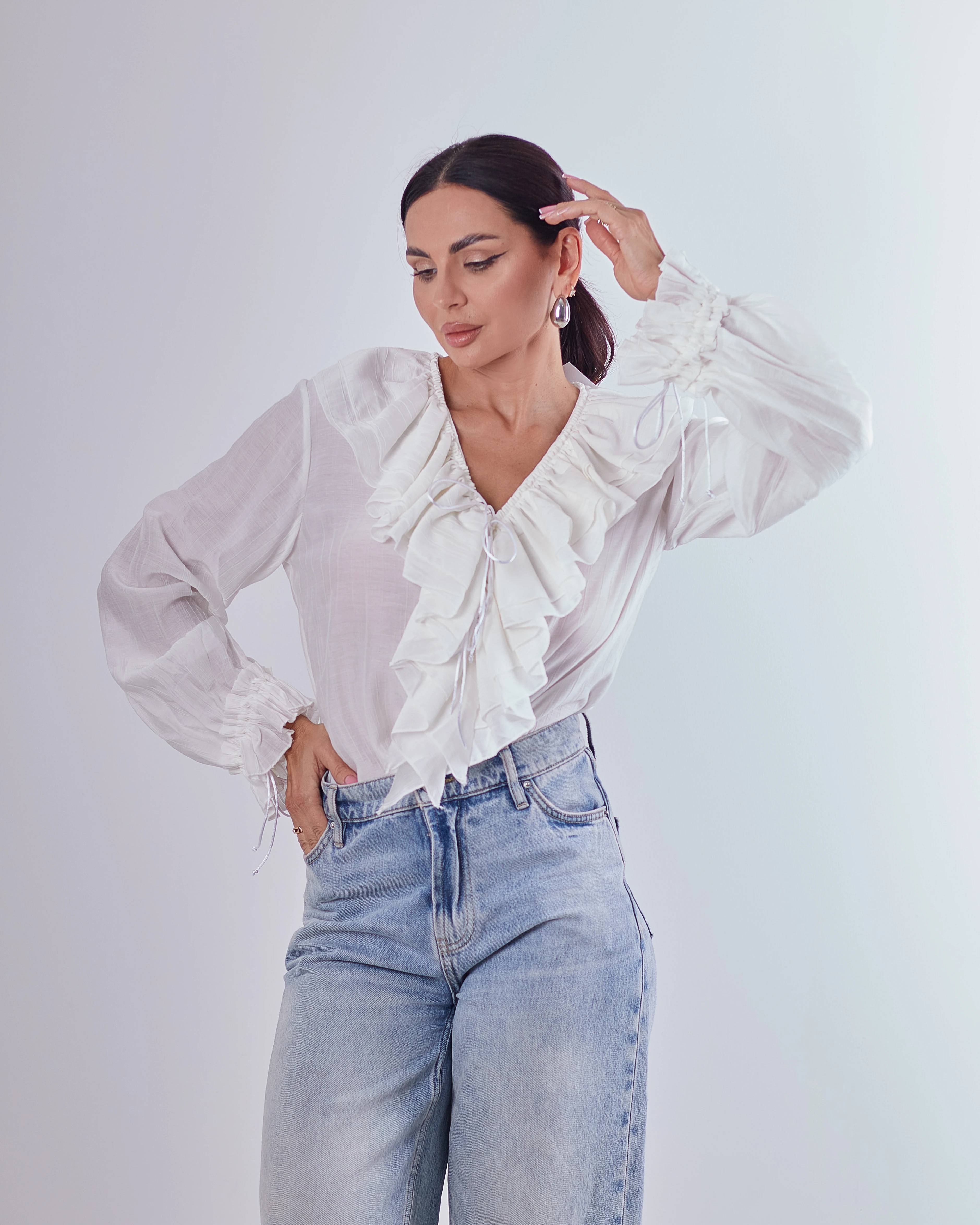 White top w/ ruffles